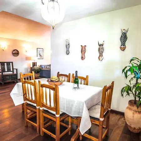 Villa Sleeps 6 With Wifi *