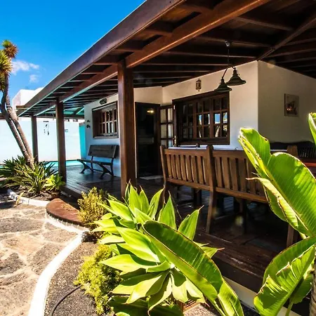 Sleeps 6 With Wifi Villa