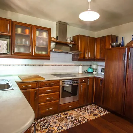 Villa Sleeps 6 With Wifi