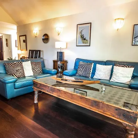 Villa Sleeps 6 With Wifi