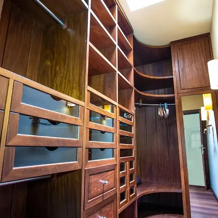 Sleeps 6 With Wifi
