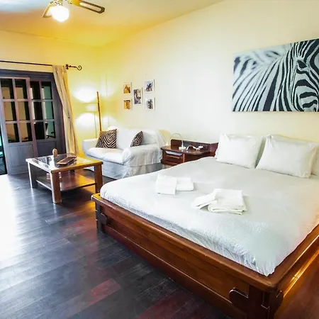 Sleeps 6 With Wifi Villa