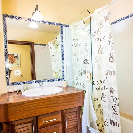Sleeps 6 With Wifi Villa