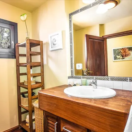 Sleeps 6 With Wifi Villa
