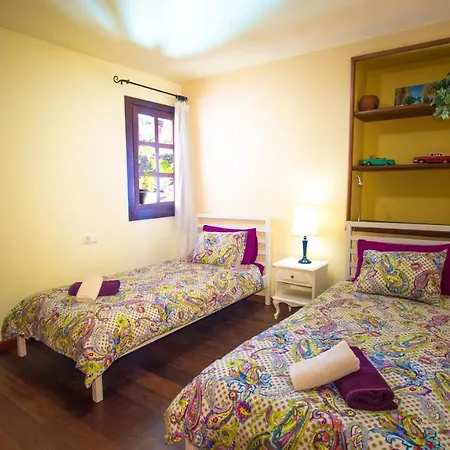 Sleeps 6 With Wifi Villa