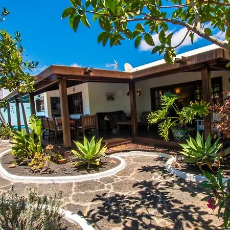 Sleeps 6 With Wifi Villa Costa Teguise